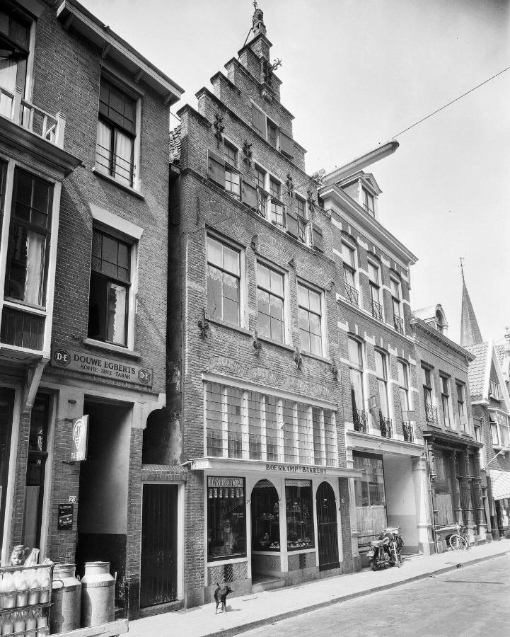 Hanzestadslogement De Leeuw, In Het Centrum, Met Een Binnenplaats, Kamers Met Badkamer En Toilet En Een Keukentje Deventer Bagian luar foto