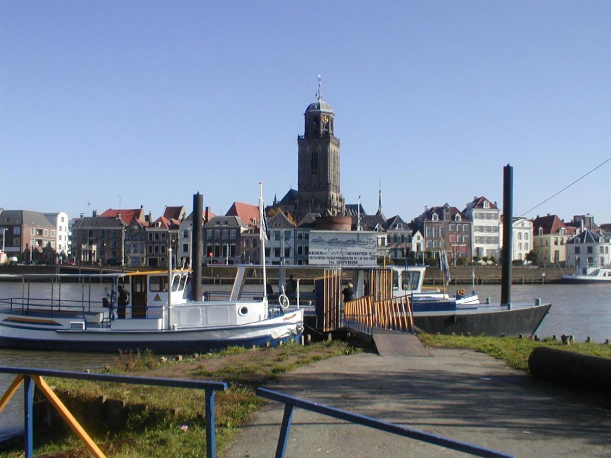 Hanzestadslogement De Leeuw, In Het Centrum, Met Een Binnenplaats, Kamers Met Badkamer En Toilet En Een Keukentje Deventer Bagian luar foto