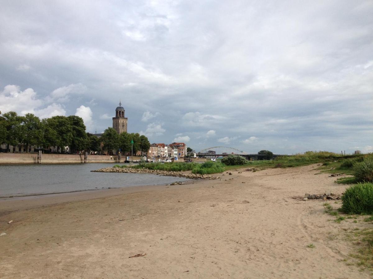 Hanzestadslogement De Leeuw, In Het Centrum, Met Een Binnenplaats, Kamers Met Badkamer En Toilet En Een Keukentje Deventer Bagian luar foto