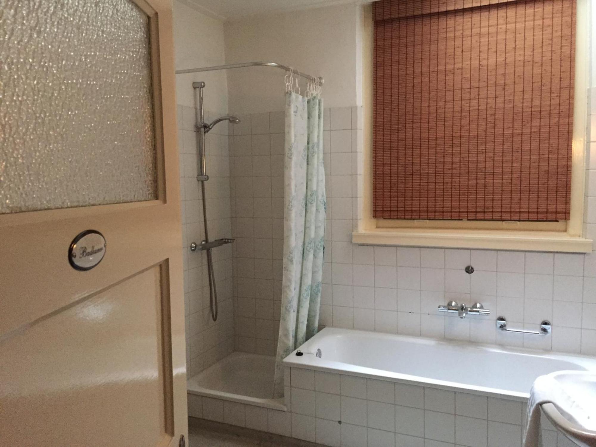 Hanzestadslogement De Leeuw, In Het Centrum, Met Een Binnenplaats, Kamers Met Badkamer En Toilet En Een Keukentje Deventer Bagian luar foto